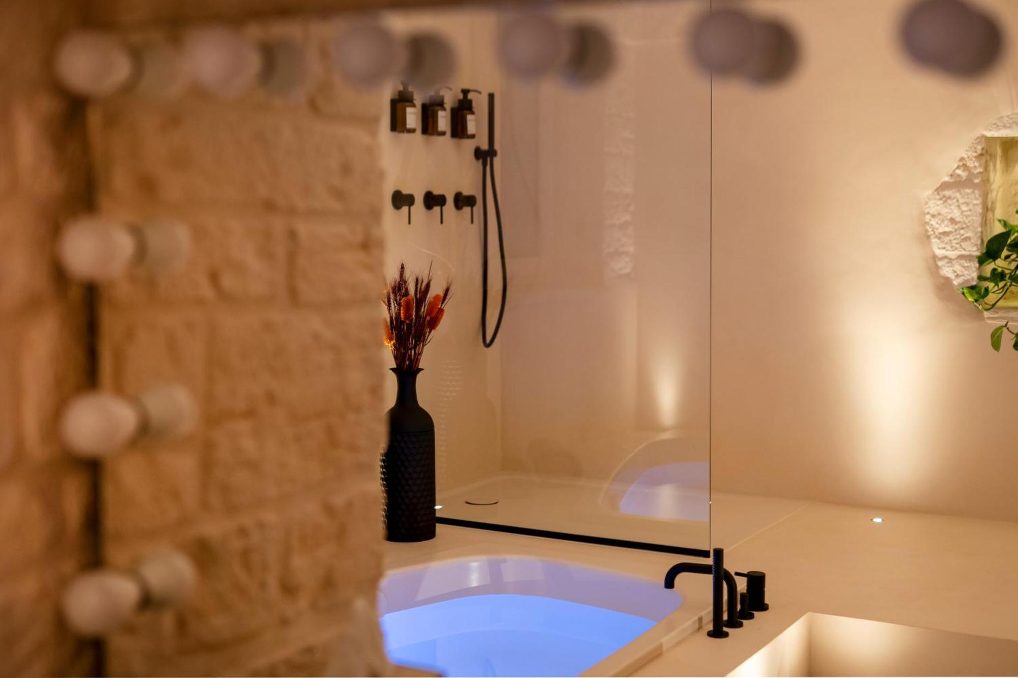 Naiira Luxury Trullo - Jacuzzi And Patio Alberobello Exterior foto